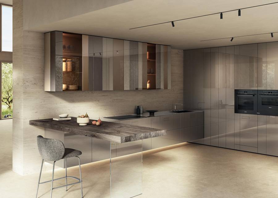 Cucina con penisola e pensile in vetro N.O.W Lago