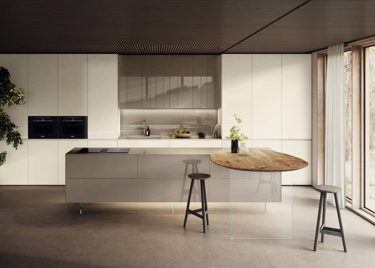 Cucina con penisola sospesa in legno e vetro N.O.W Lago
